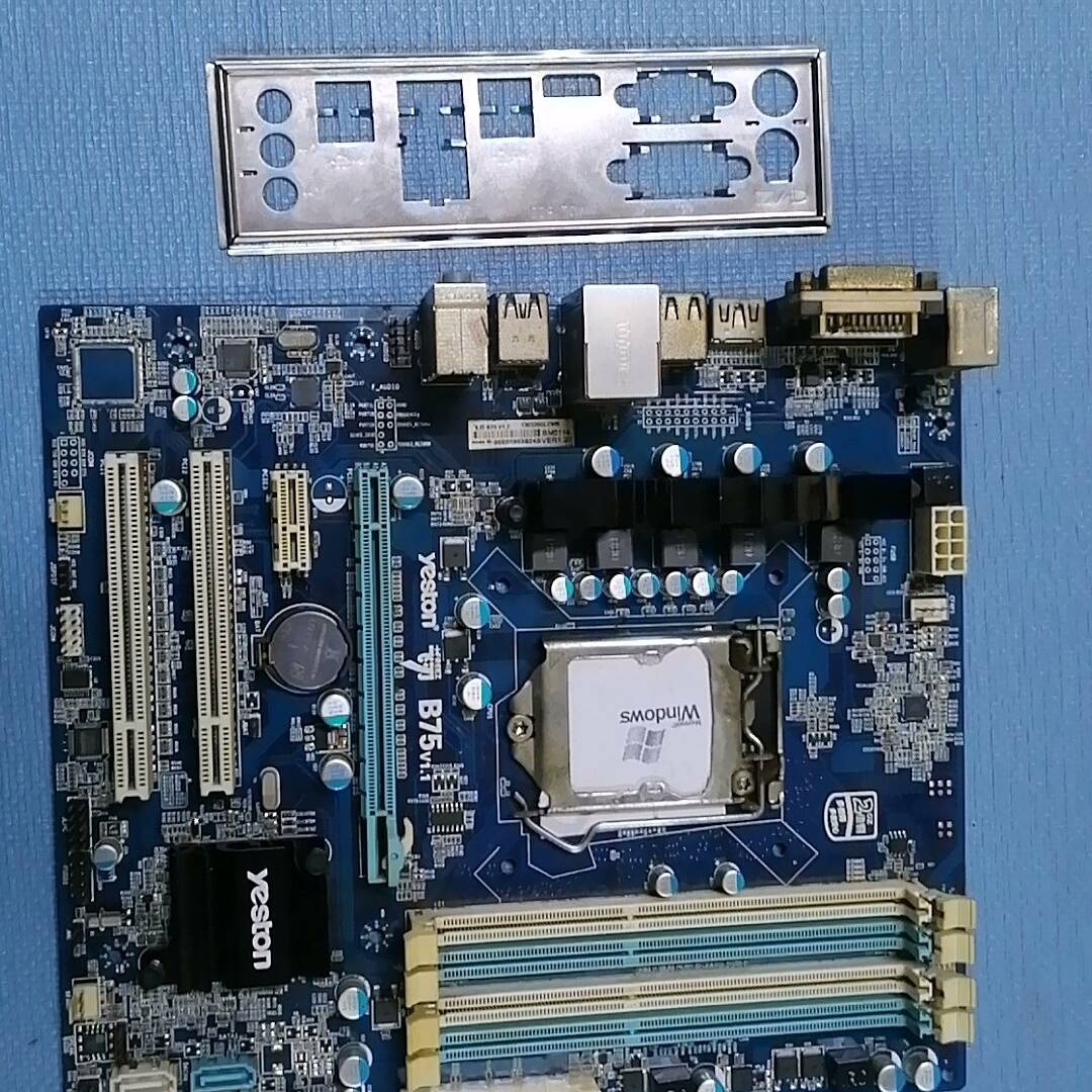 盈通b75飞刃 4个内存插槽议价 也可为维修!!