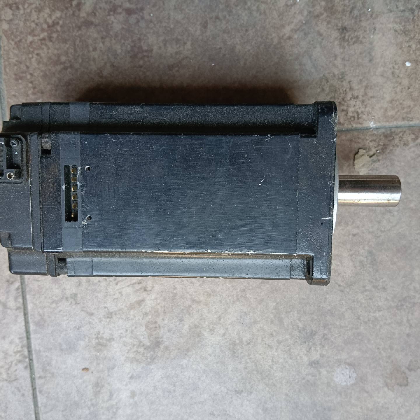 安川伺服电机SGMAS-12ACA21议价 也可为维修！！