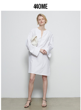 440ME女装 经典白挺阔V领舒适宽松短款度假风衬衫连衣裙FCSS1057W