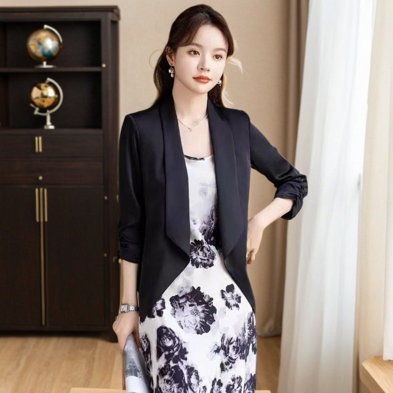 醋酸褶皱个性小西装外套女2025春秋气质高级感缎面轻奢显瘦上衣款