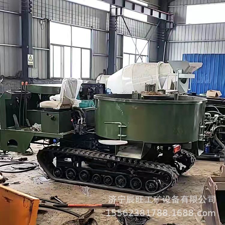 小型履带搅拌车搅拌罐 朝天锅混凝土搅拌车山地运输搅拌车