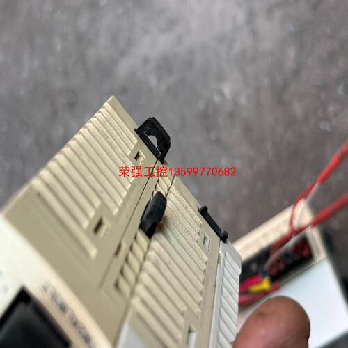 【荣强工控】TM2DOCKN两个，一个安装脚破，TM2ALM3LT两个