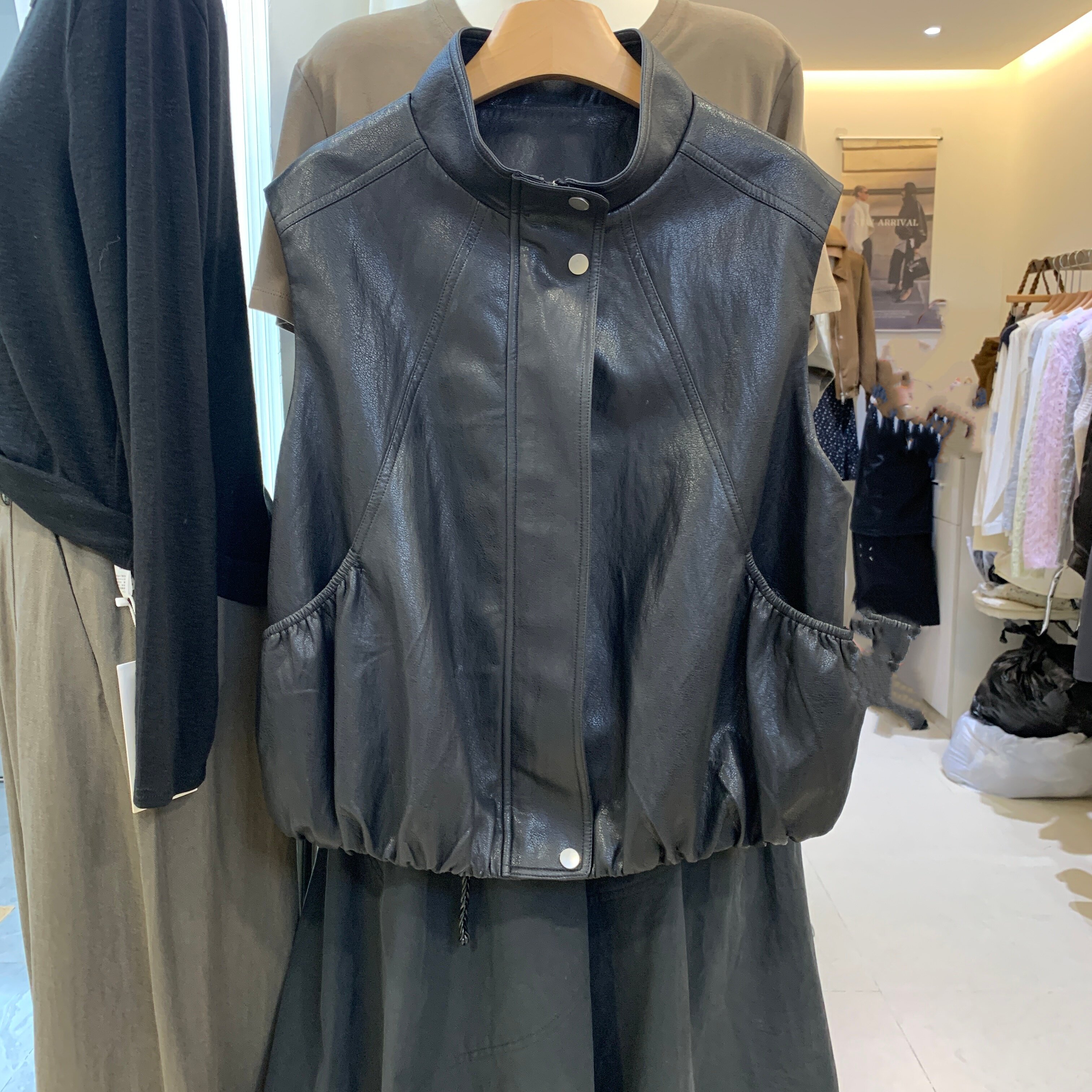 韩系复古立领无袖皮衣马甲女2026秋季新款时尚气质百搭坎肩外套