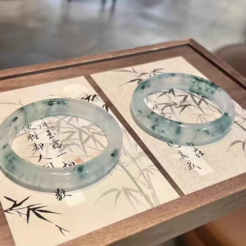 冰种飘花翡翠色高冰蓝水岫玉手镯冰种圆条复古镯子冰透独龙玉女款