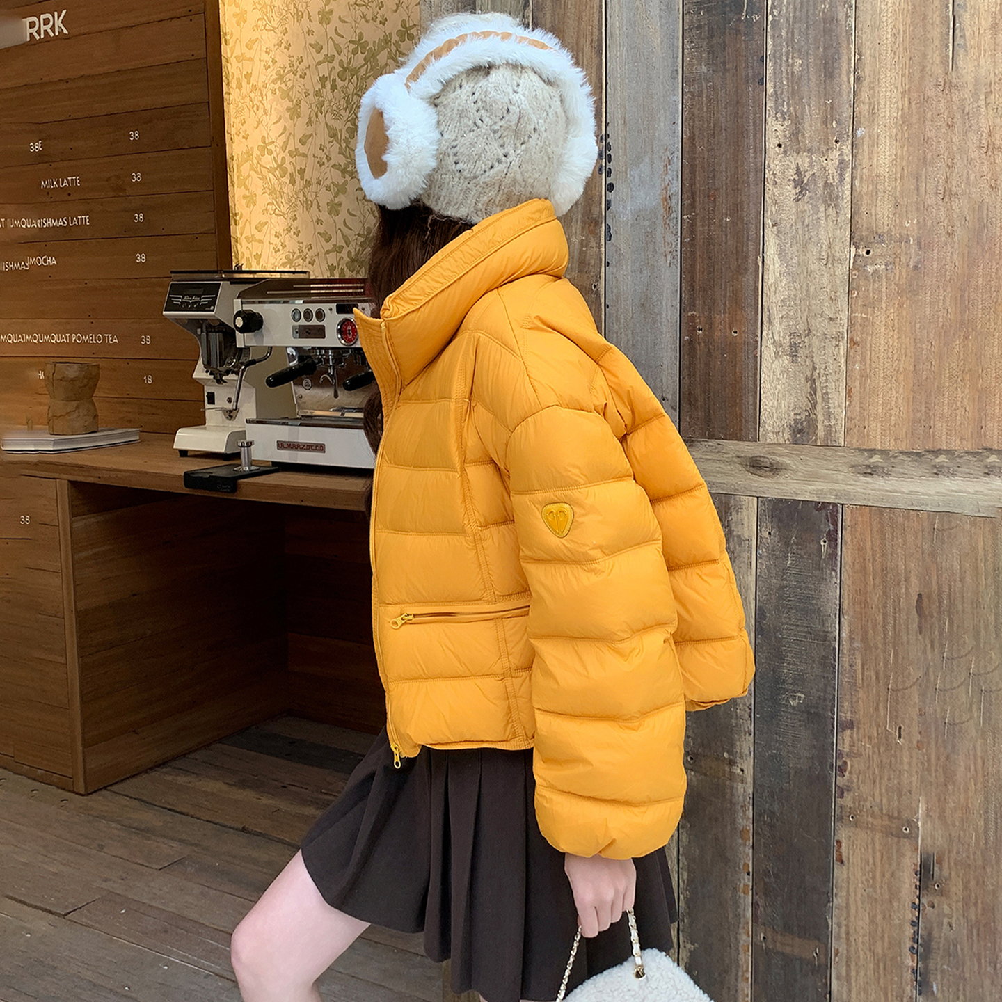 黄色短款排骨羽绒服面包服厚外套