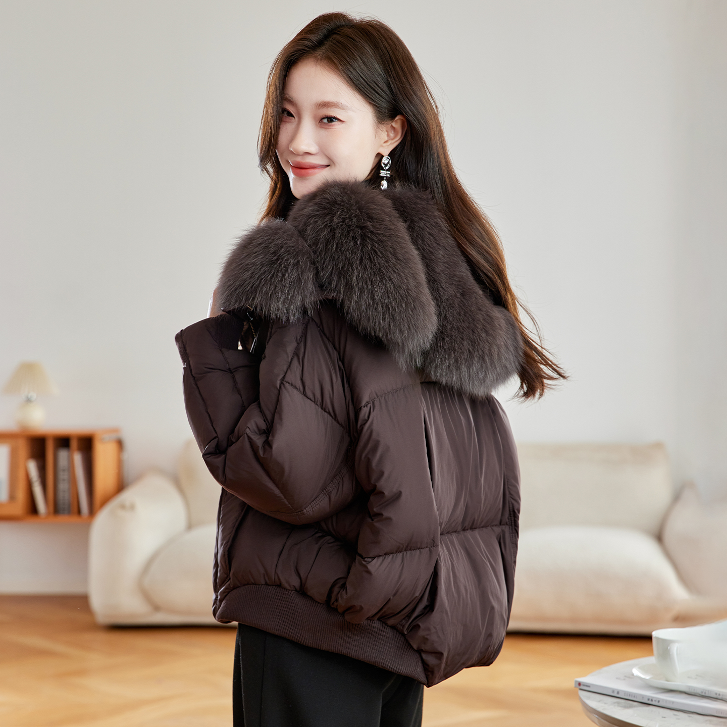 高端品牌咖色短款羽绒服爆款外套