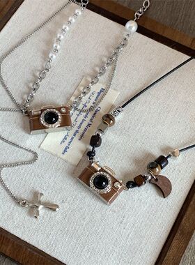 复古棕色相机珍珠项链女轻奢小众设计百搭独特个性长链毛衣链配饰