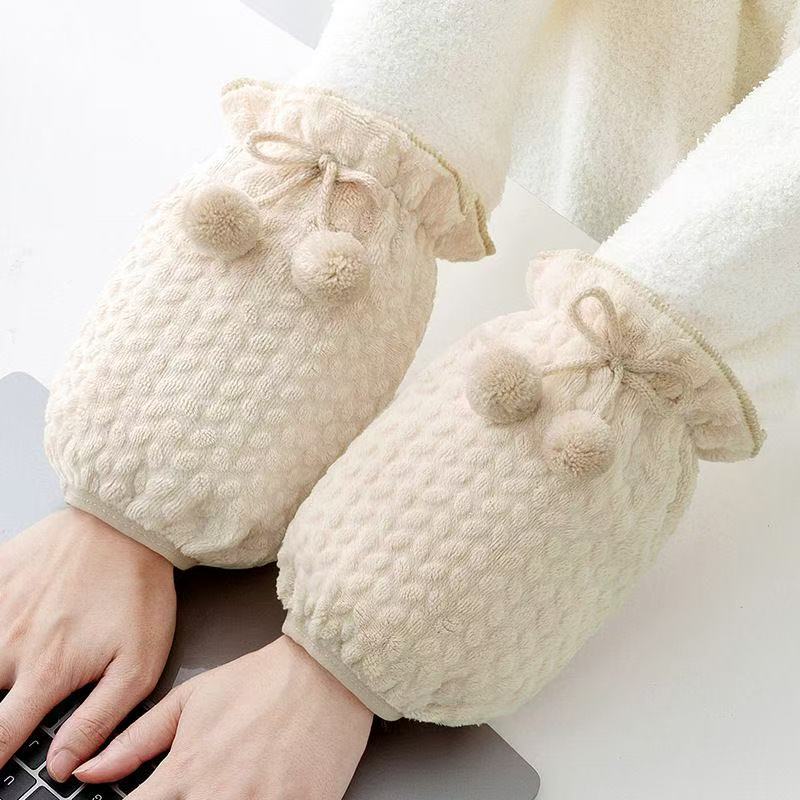 秋冬毛绒保暖袖套短款上班防污耐脏纯色套袖女成人学生羽绒服护袖