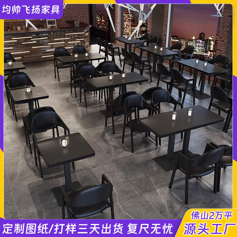复古黑色风酒吧酒馆桌椅组合商用清吧夜店清静吧小酒馆网红A字椅