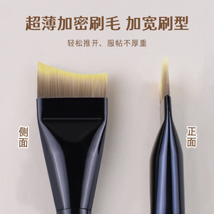 N06黑色月牙超薄粉底刷扁头弧形不吃粉面膜刷轻薄服帖无痕化妆刷