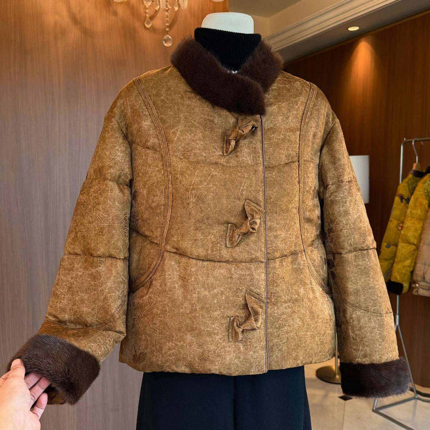 高端新中式丝缎立领仿水貂国羽绒棉服外套女高贵轻奢中年妈妈冬装