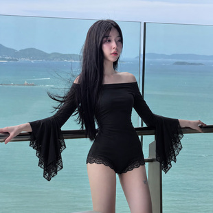 heels辣妹一字肩蕾丝喇叭袖长袖上衣短裤黑色套装女气质姐感穿搭
