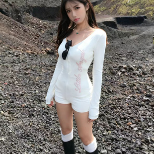 巨好看heels纯欲美式辣妹紧身长袖连体裤塑身衣性感显身材短裤女