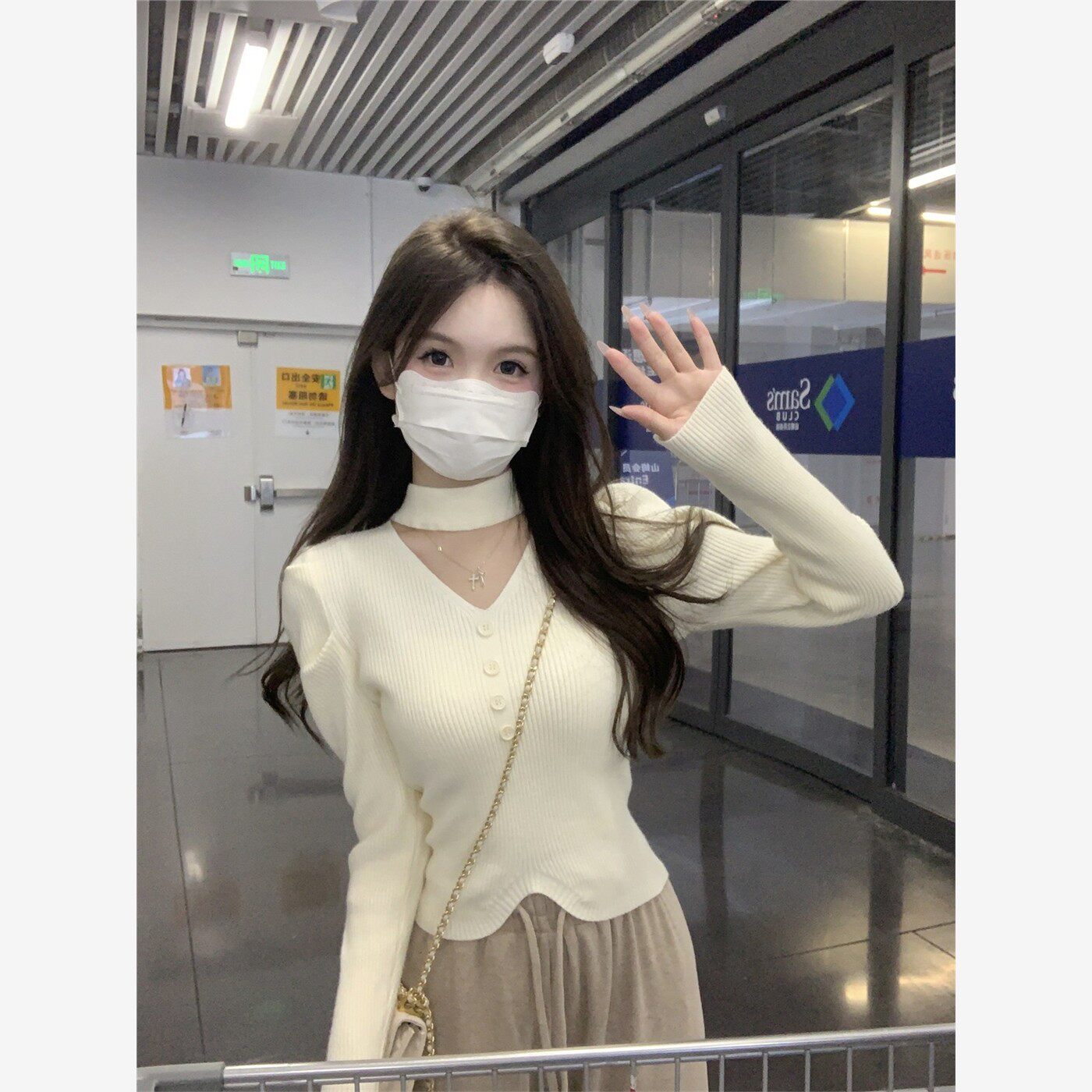 秋冬2025新款紧身纯欲挂脖镂空泡泡袖设计感针织打底衫上衣女毛衣