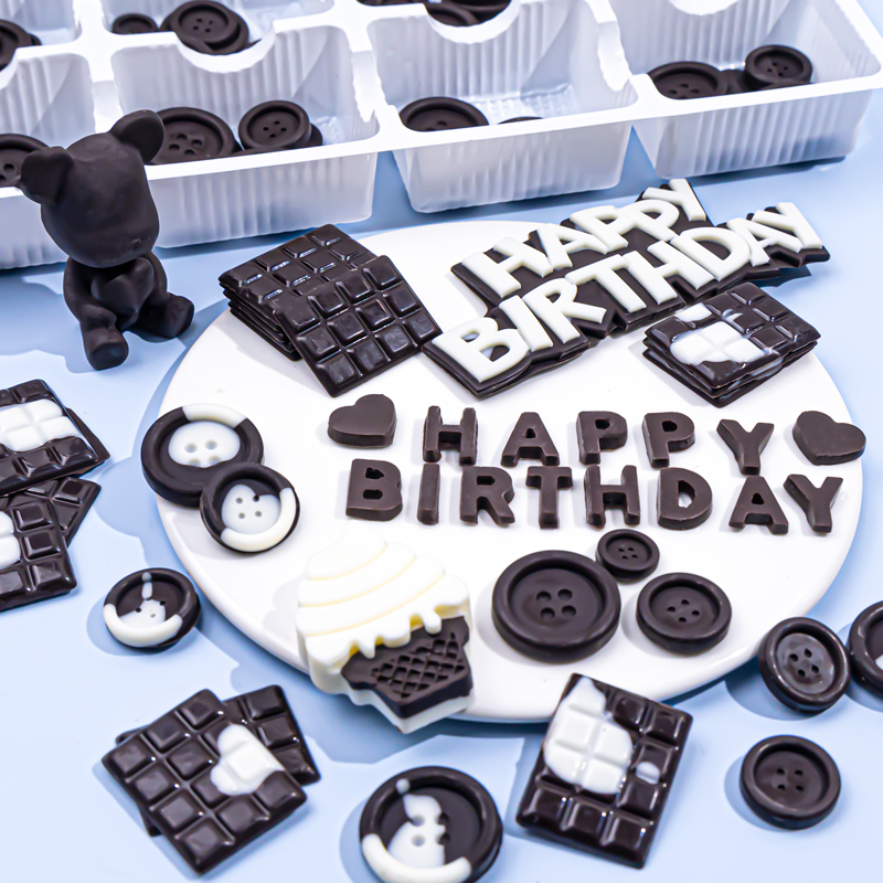 巧克力蛋糕黑色系纽扣小熊英文华夫饼蛋糕装饰烘焙个性插件可食用