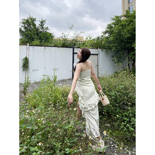 南黑微胖性感纯欲吊带裙女大码胖mm收腰显瘦荷叶边海边度假连衣裙