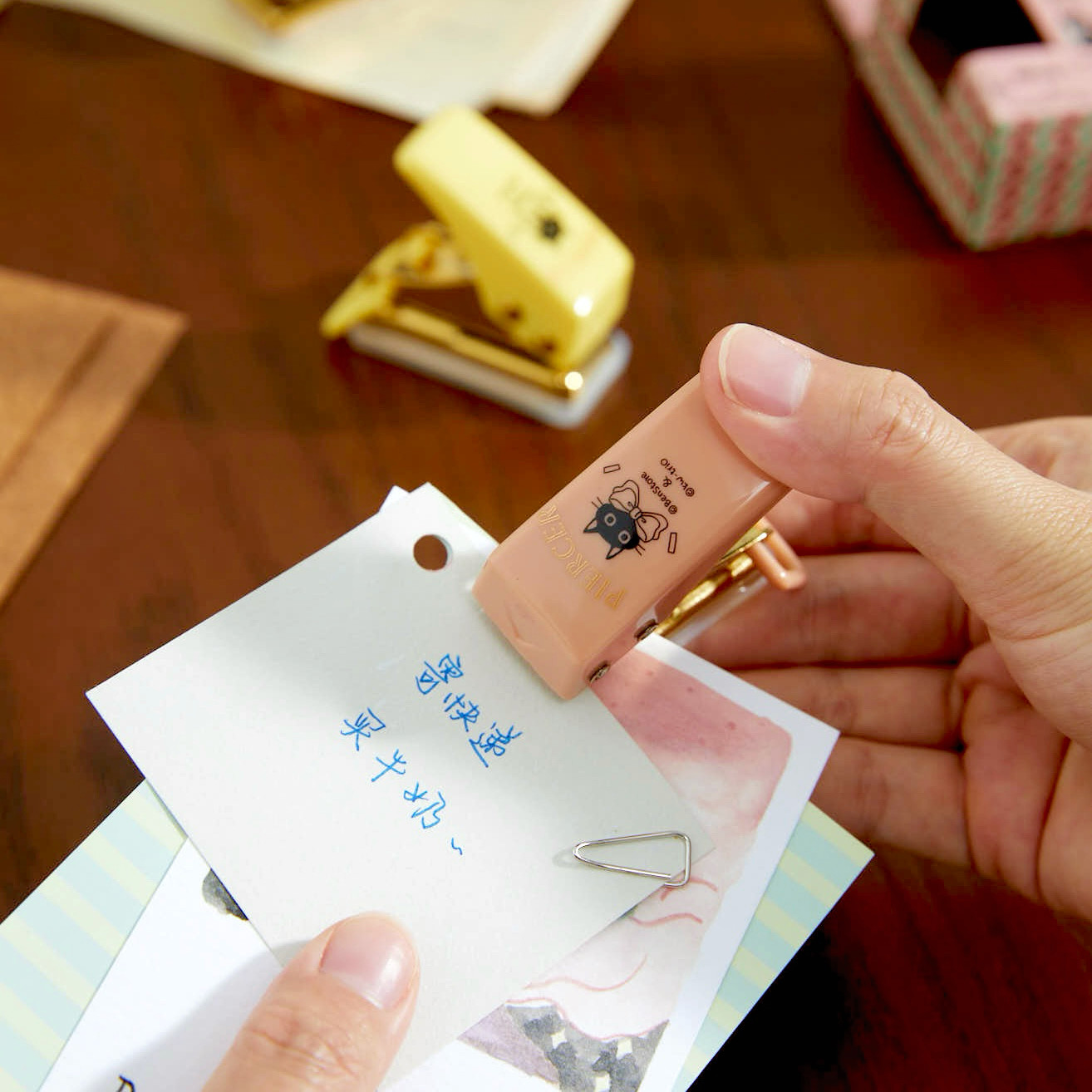 可得优&times;本子事多联名PIERCER袖珍单孔打孔器6mm活页本打孔机圆形复古打孔8张单孔便携考研活页小号压孔92A0