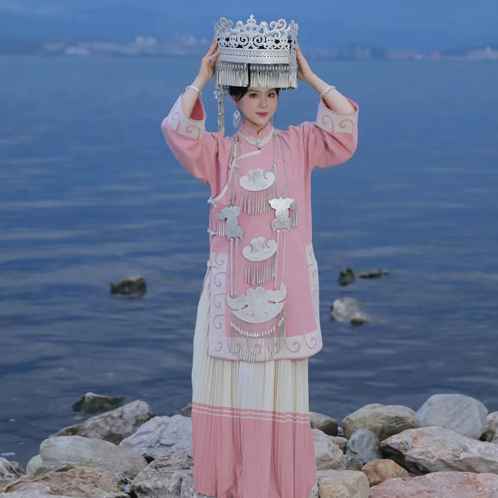 新款棉麻刺绣彝族服装女套装