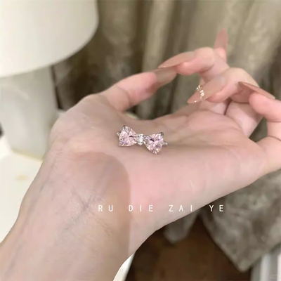 甜酷爱心爆闪锆石蝴蝶结女戒