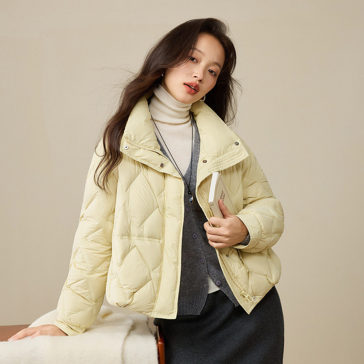 茵曼2025冬季新款长袖短款鸭鸭羽绒服女上衣宽松面包服外套小个子