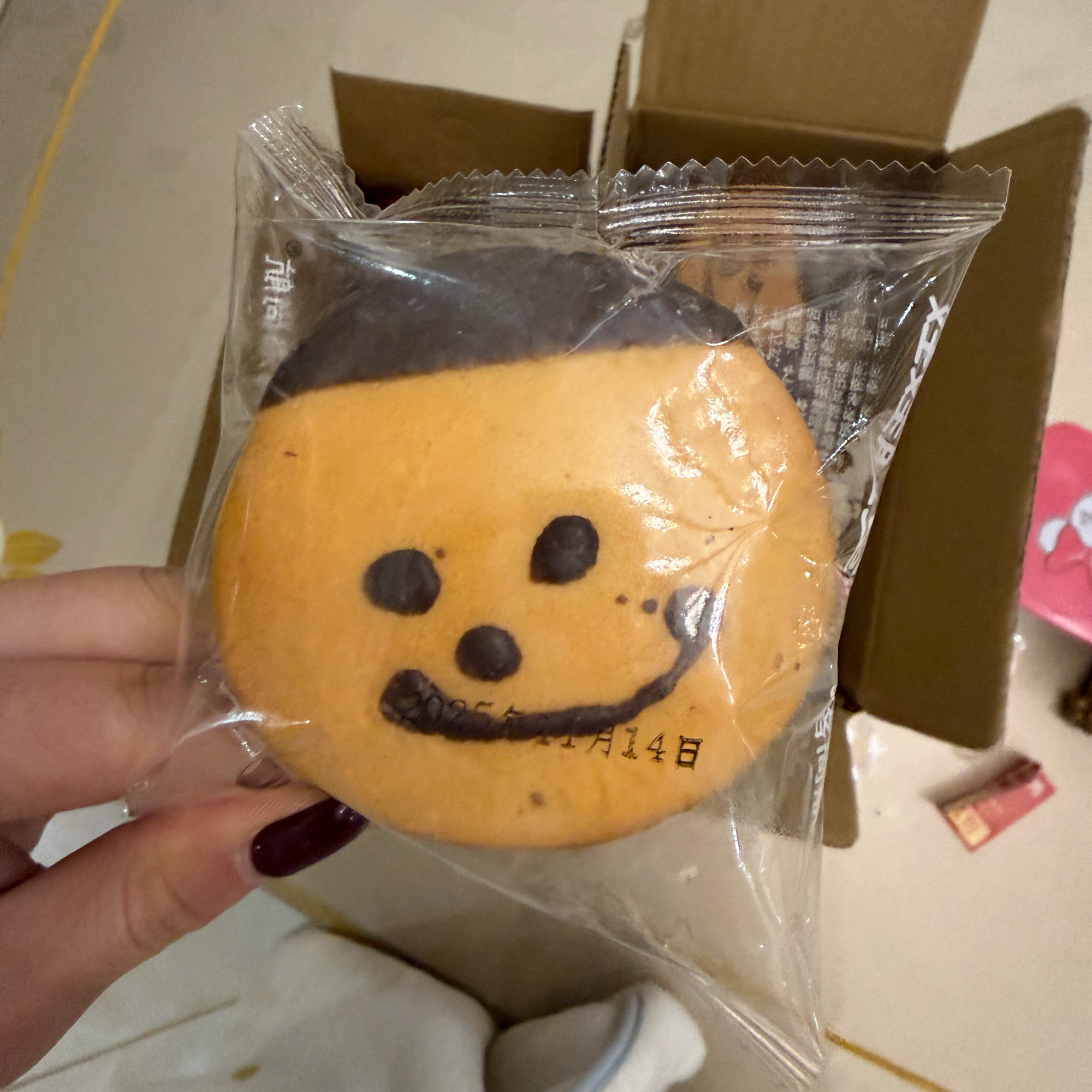 怀旧巧克力笑脸娃娃脸夹心蛋糕奶油传统老式糕点儿时面包