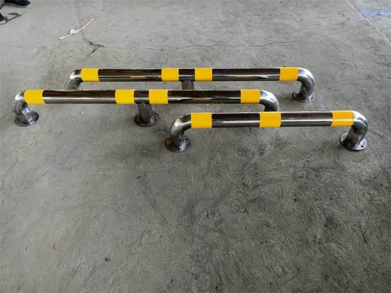 新款不锈钢护栏M型钢管挡车器加厚U型护栏防撞路桩防护道路警示柱