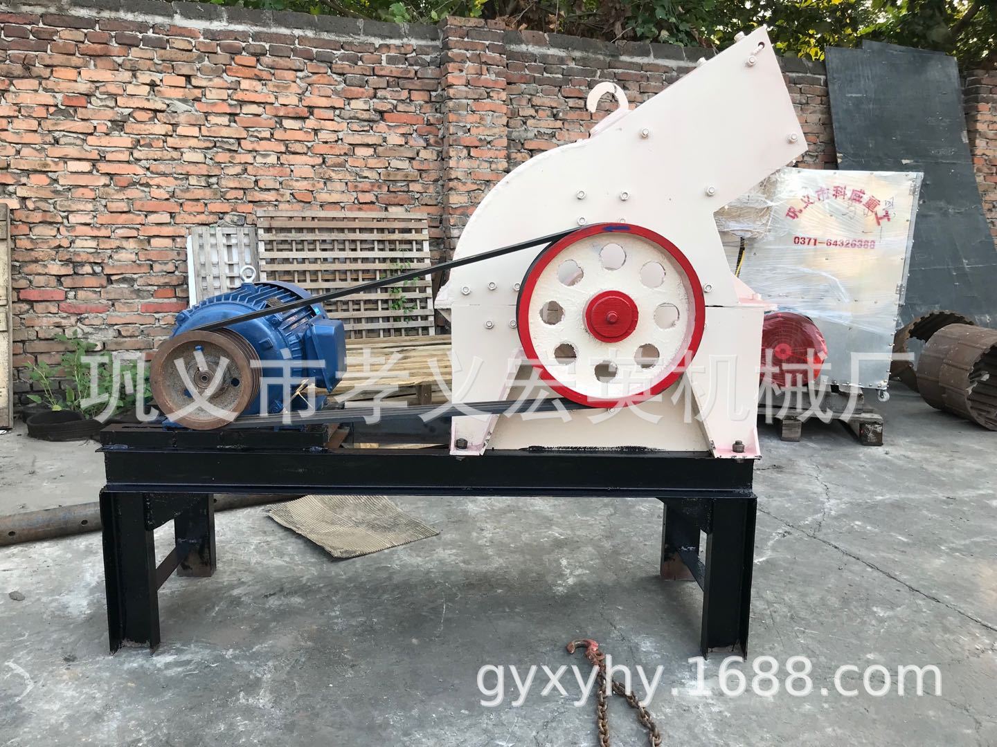 小型移动制砂机风化石时产10吨锤式破碎机花岗岩可订置油电选配