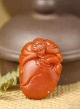 云南保山南红玛瑙蝙蝠寿桃挂件