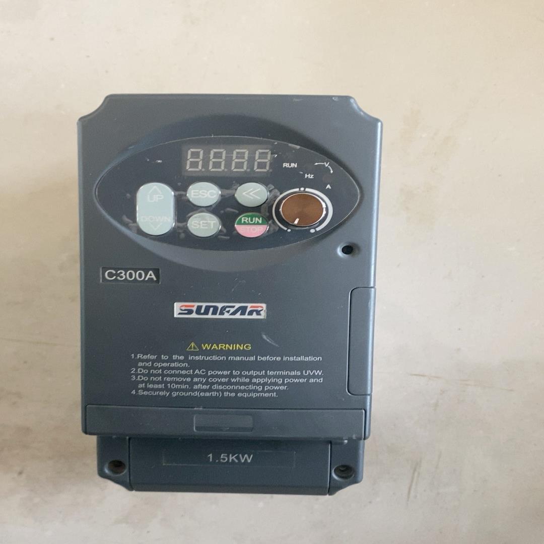 变频器拆机的四方C300A一4T0015。1.5千瓦变频器。