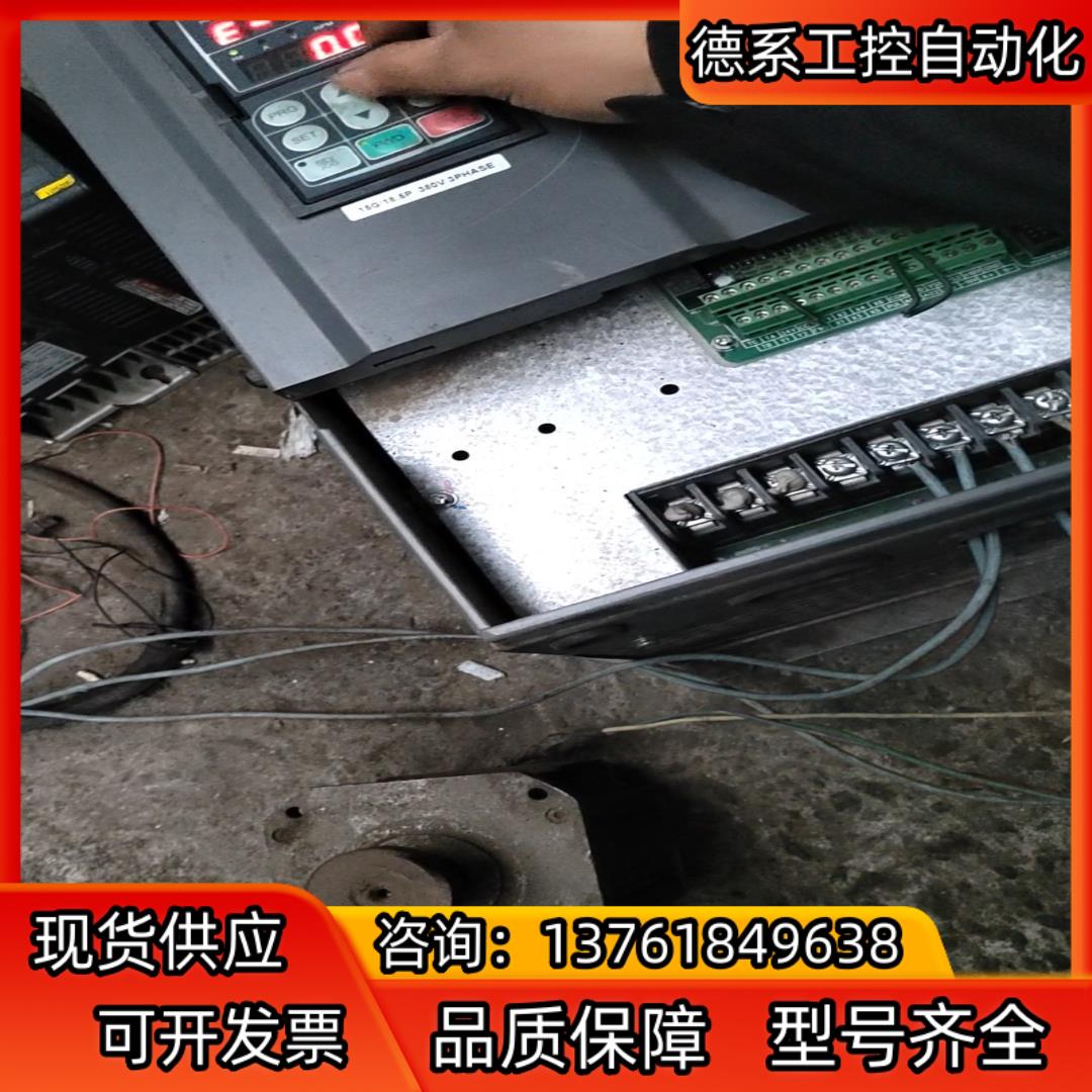 伟创AC60-T3-015G/018P变频器，件，没有面