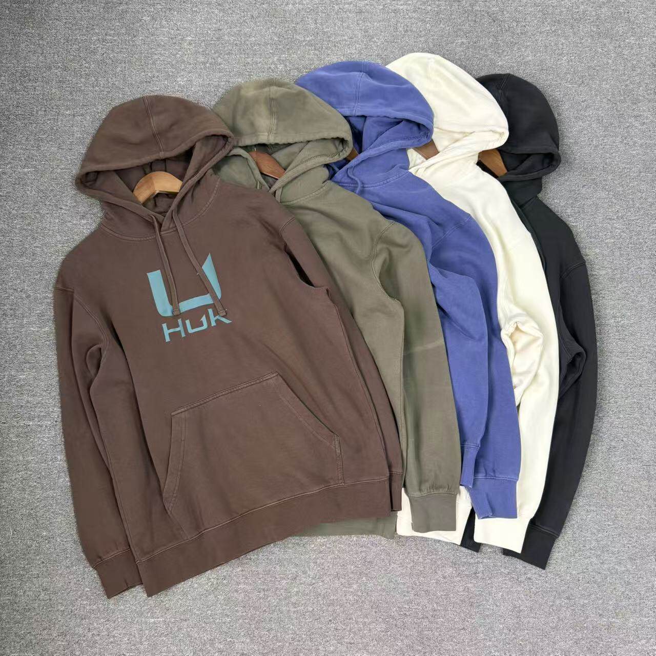 飞姐外贸小铺80棉水洗做旧拉绒面料男连帽套头卫衣字母印花袋鼠兜