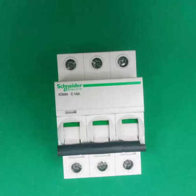 A9F18306断路器IC65N 3P C6A