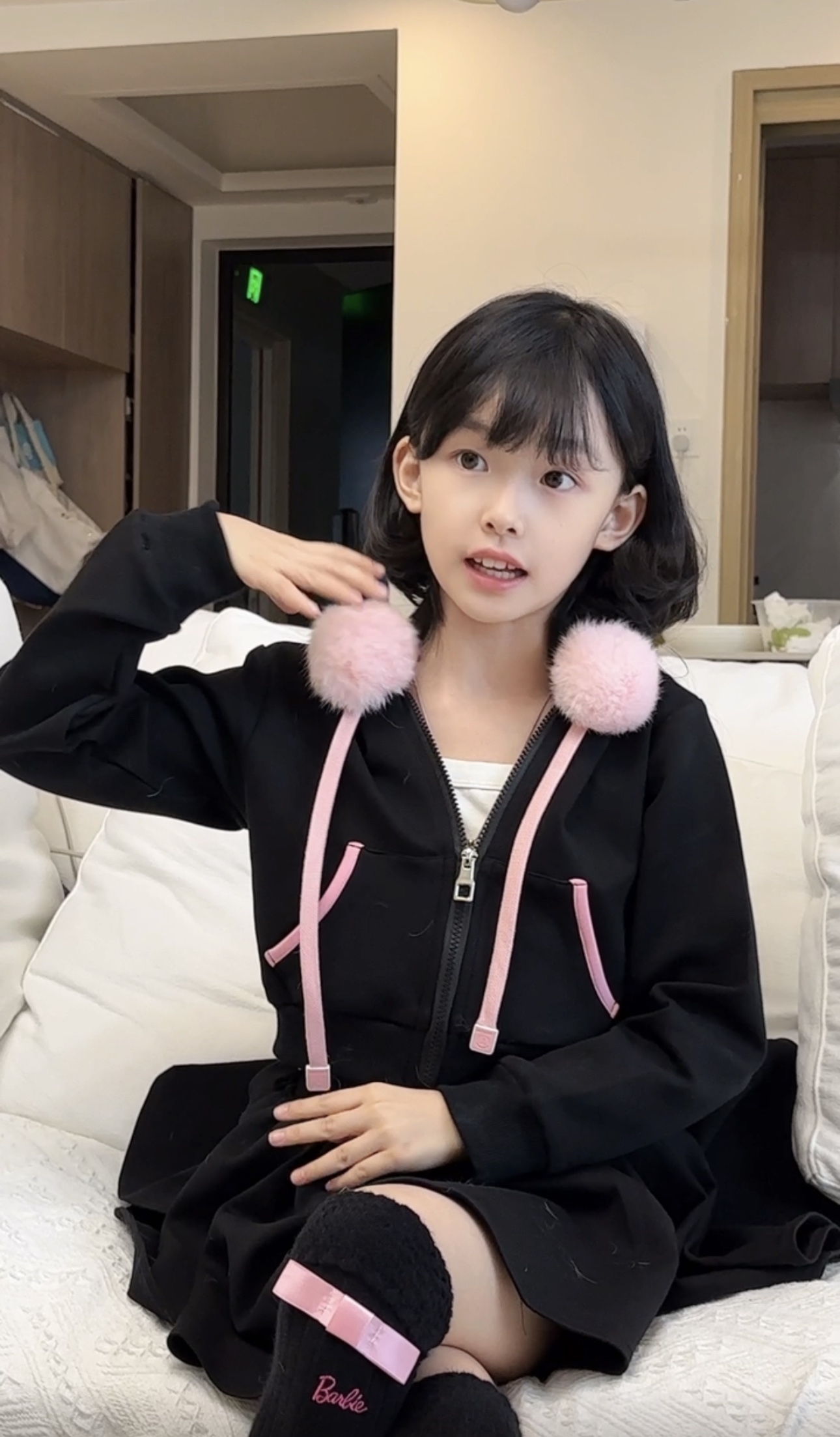 刘格格同款粉粉大耳朵兔子卫衣套装黑色短裙套装