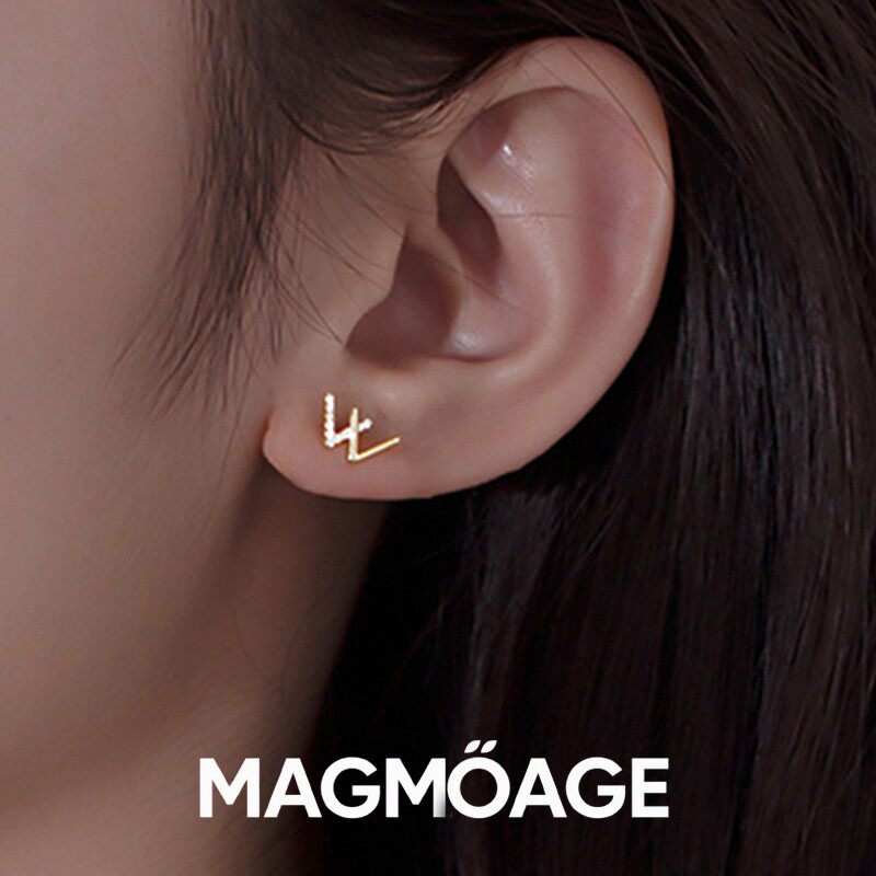 MAGMOAGE简约小巧W字母耳钉