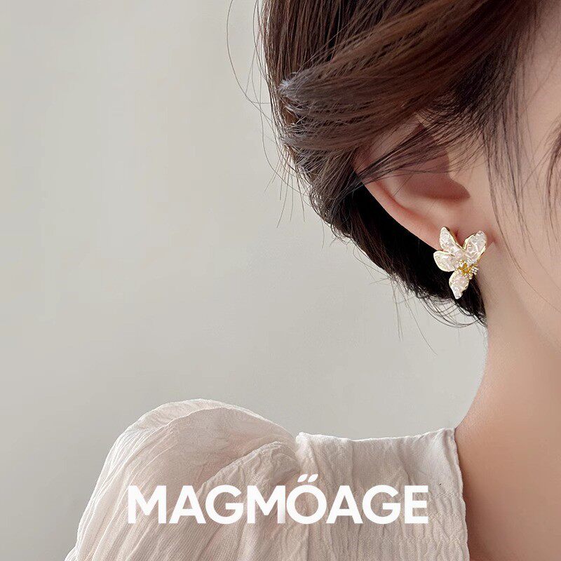 MAGMOAGE设计师镂钻花朵耳环