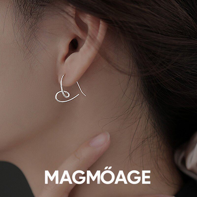 MAGMOAGE不规则麻花爱心耳钉