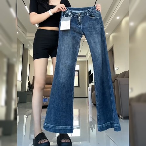 简约时尚蓝色微喇牛仔裤女