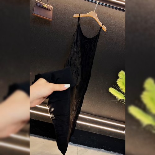 设计感炸街褶皱黑色吊带裙