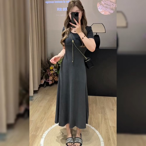 法式U领修身灰色连衣裙女