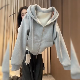 高级感浅灰色连帽加绒卫衣冬季新款简约时尚小个子别致独特外套女