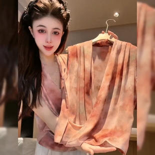高级感V领褶皱粉色衬衣女夏季新款法式温柔风气质轻奢漂亮上衣