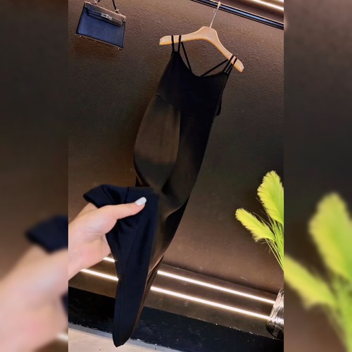 时尚交叉美背黑色吊带裙女