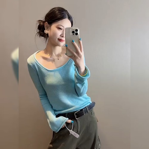 别致高级感炸街浅蓝色上衣