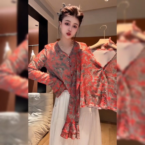 高级感V领短款碎花防晒衫女