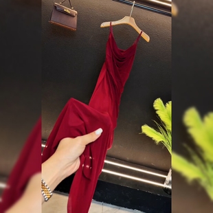 高级感气质炸街红色吊带裙夏季新款欧洲站欧货时尚修身显瘦连衣裙