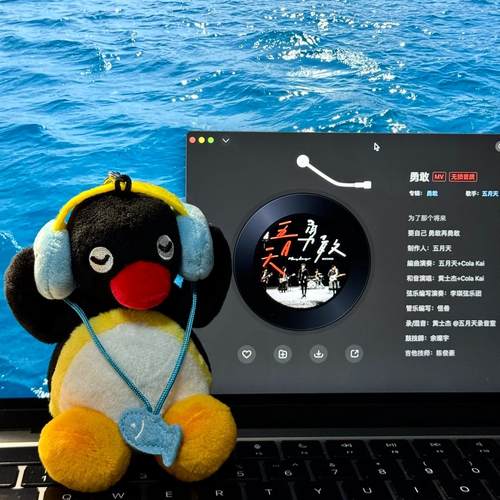 pingu耳机企鹅玩偶公仔挂件听音乐的企鹅可爱卡通pingu演我的一天