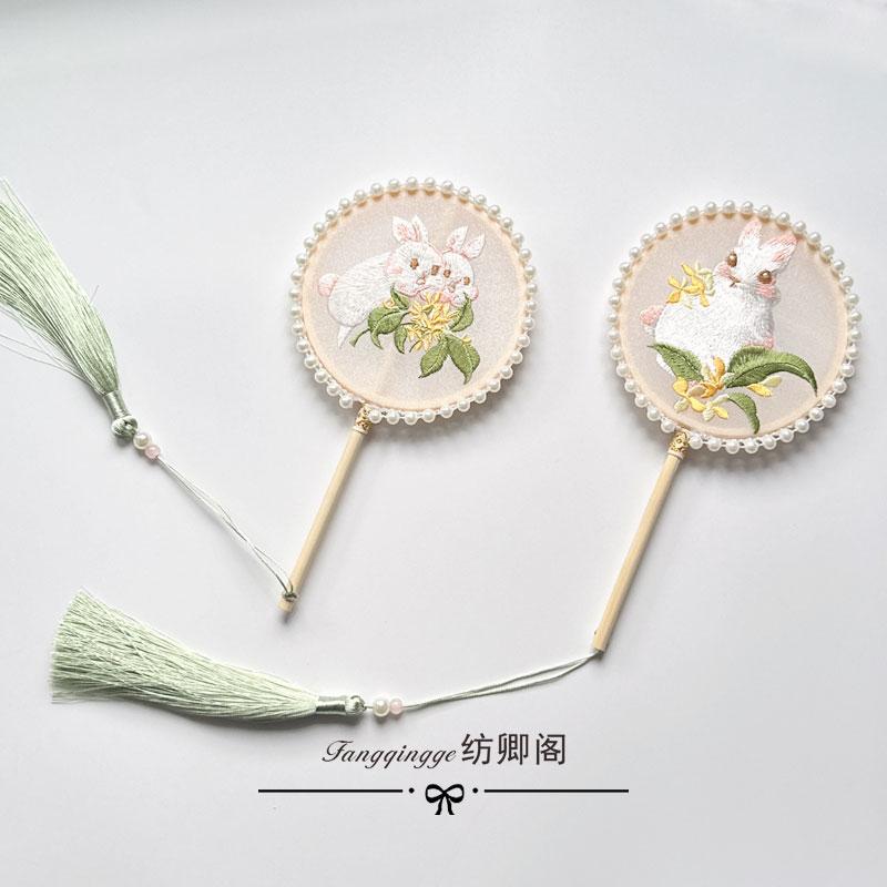 纺卿阁儿童周岁铃兰团扇图片
