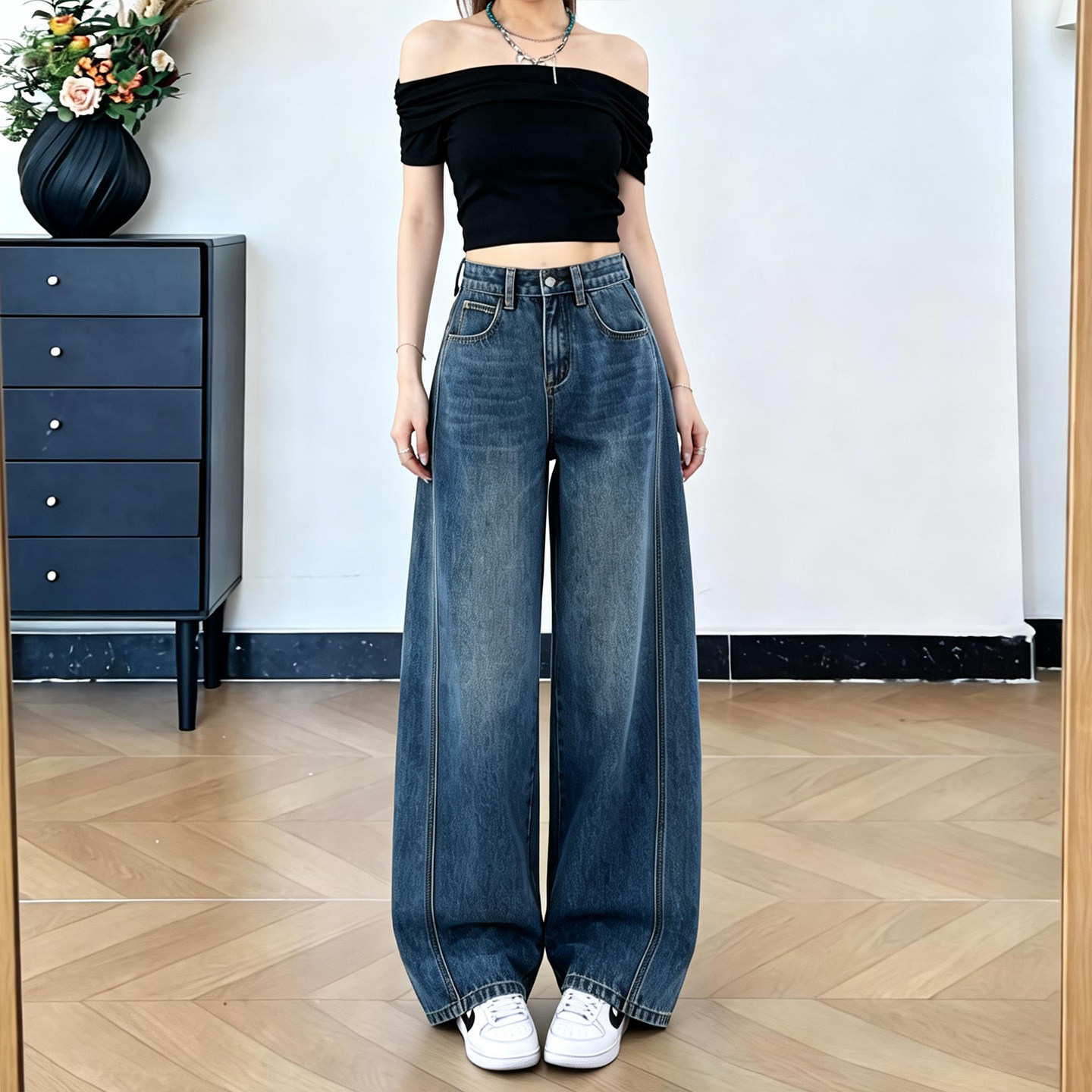 秋季新款女士弯刀遮腿牛仔裤图片