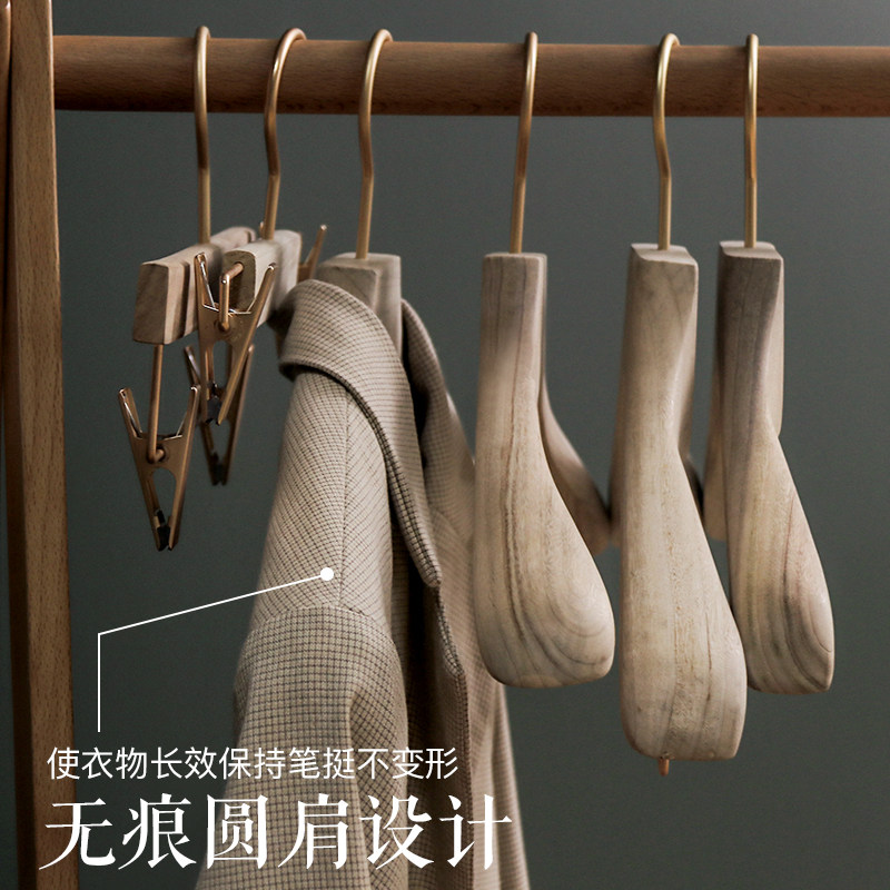 新款香樟实木原木衣架大衣宽肩加厚加宽无痕晾衣架驱蟑螂防蛀虫