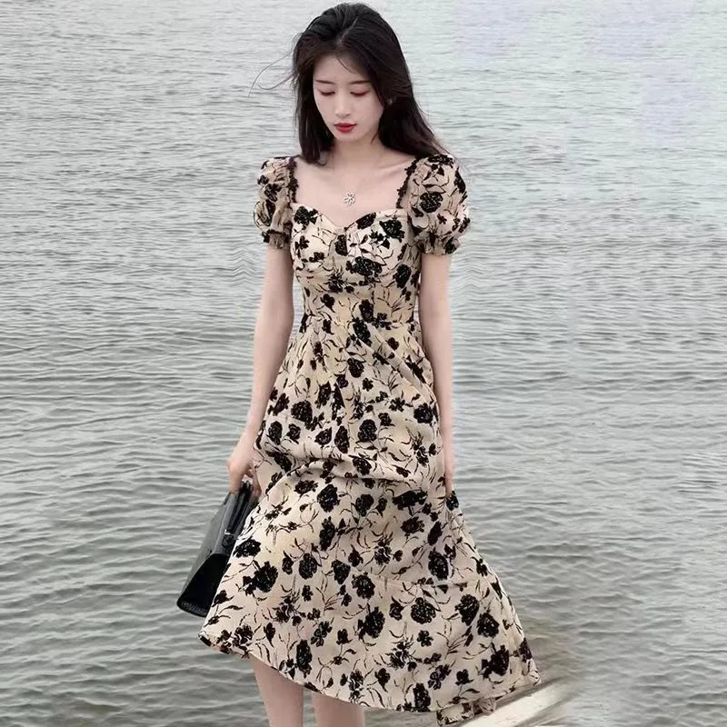 干枯玫瑰赫本风气质连衣裙法式高腰裙子设计感别致茶歇碎花长裙女